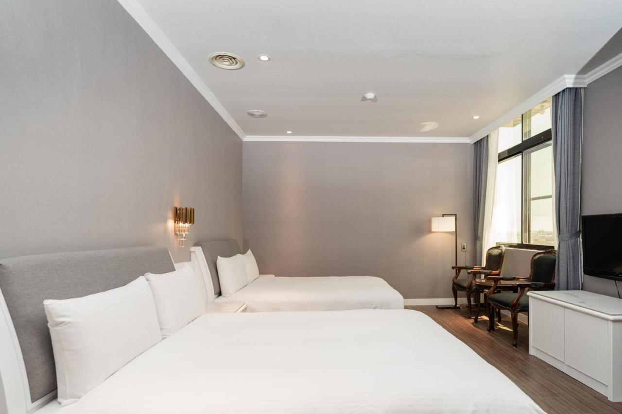 Fu Hsiang Hotel Yilan Esterno foto