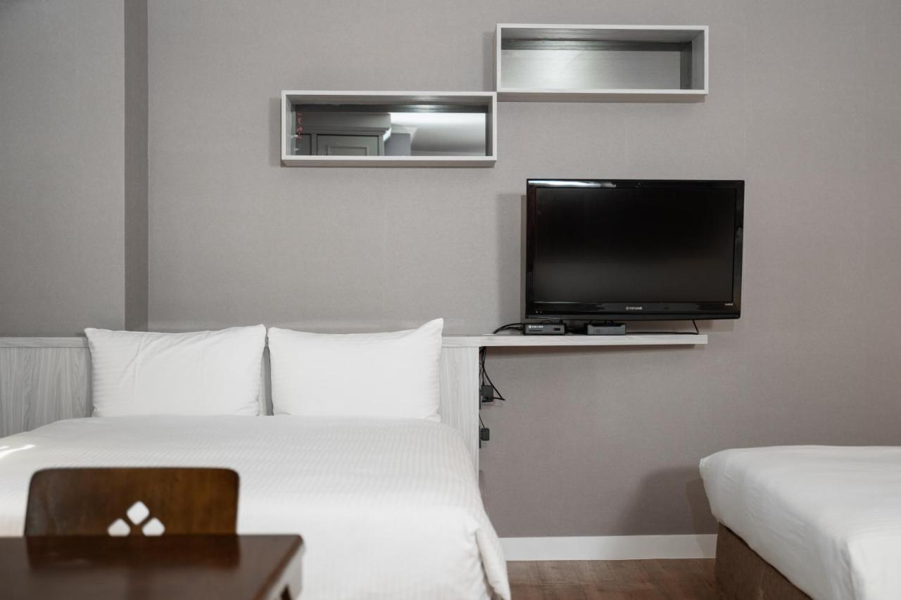 Fu Hsiang Hotel Yilan Esterno foto