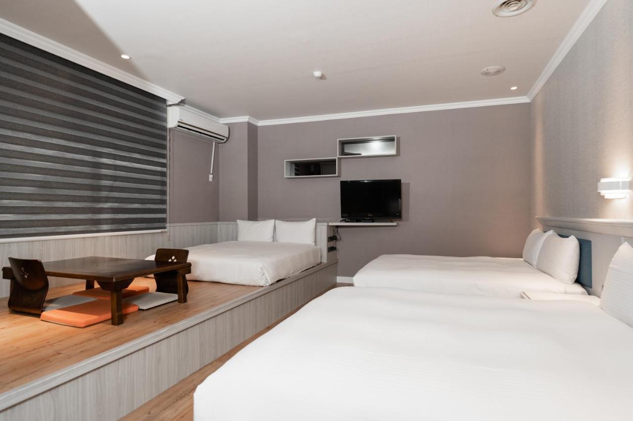 Fu Hsiang Hotel Yilan Esterno foto