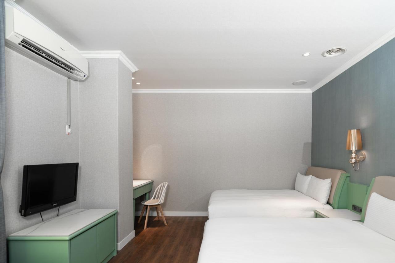 Fu Hsiang Hotel Yilan Esterno foto