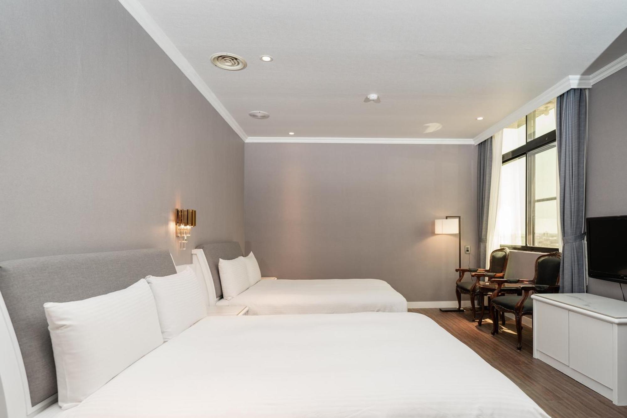 Fu Hsiang Hotel Yilan Esterno foto
