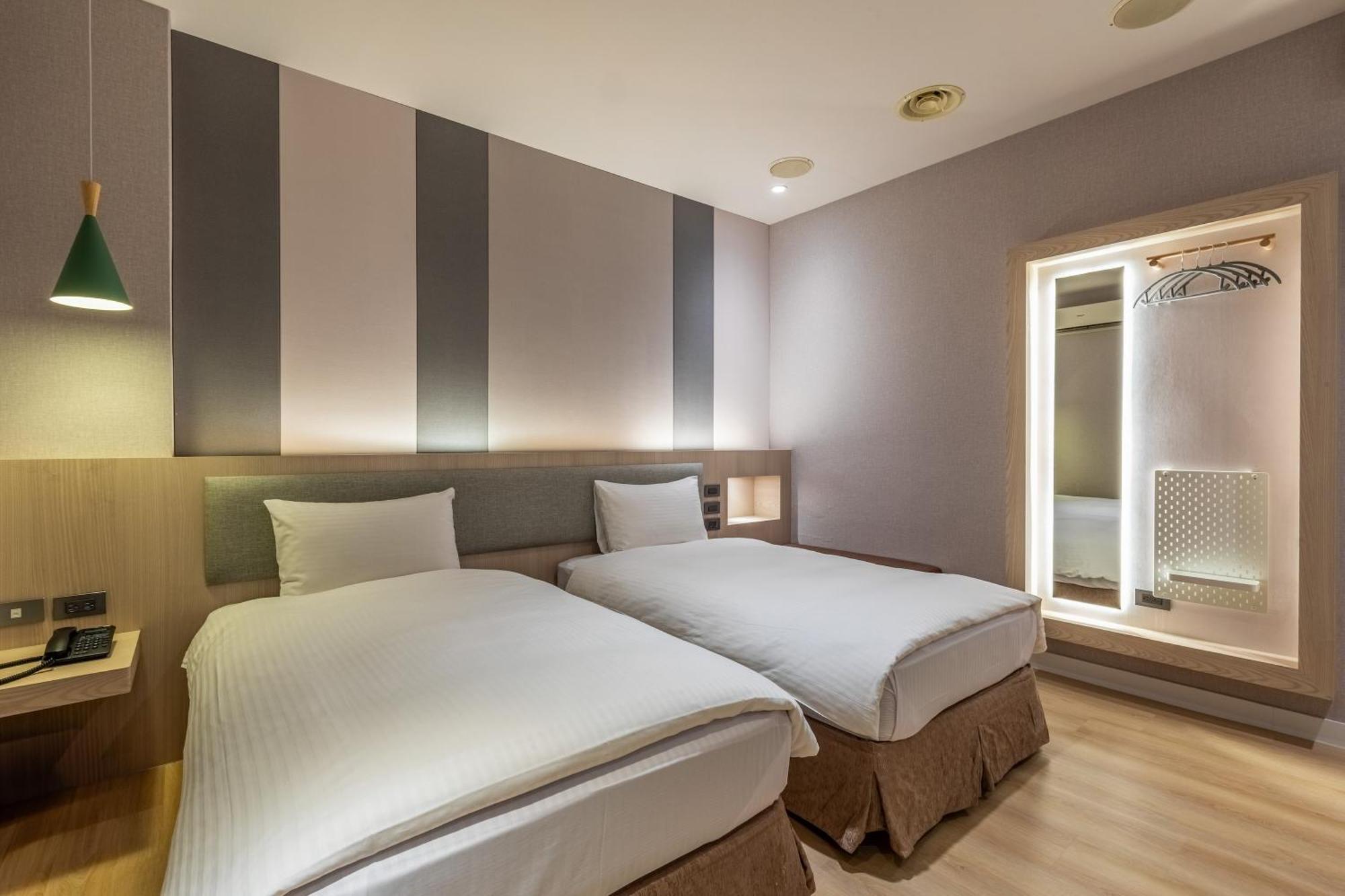 Fu Hsiang Hotel Yilan Esterno foto